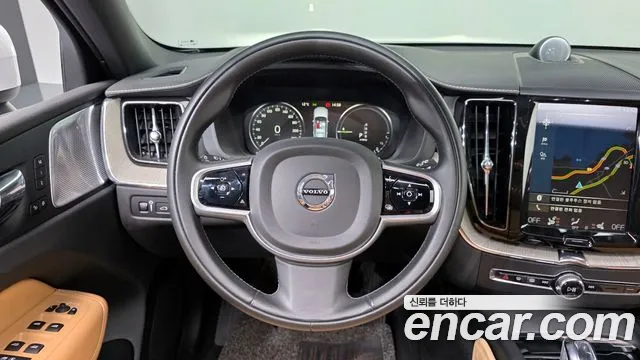 Volvo XC60 2019 — фото 13