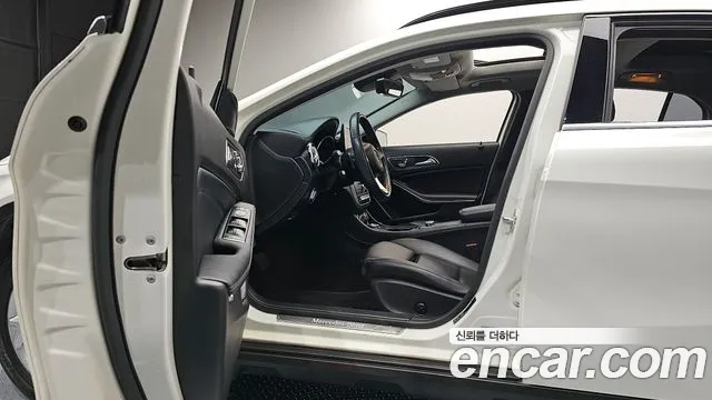 Mercedes-Benz GLA-Class 2018 — фото 11