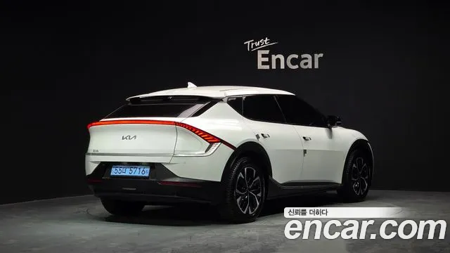 Kia EV6 2023 — фото 2