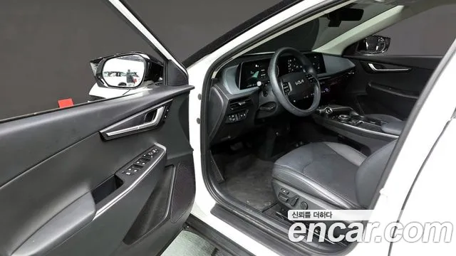 Kia EV6 2023 — фото 10
