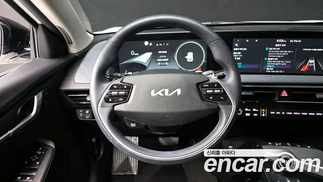 Kia EV6 2023 — фото 13