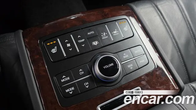 Hyundai Equus 2012 — фото 19