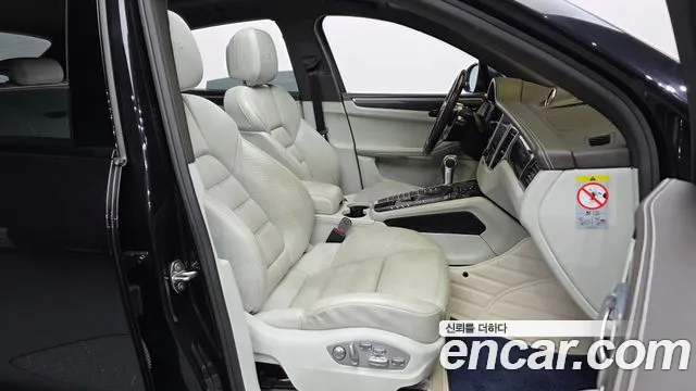 Porsche Macan 2018 — фото 11