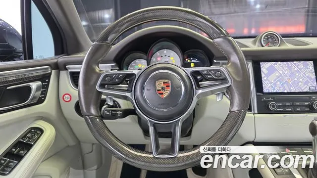 Porsche Macan 2018 — фото 13