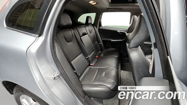 Volvo XC60 2017 — фото 11