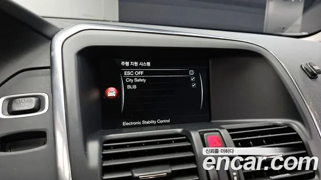 Volvo XC60 2017 — фото 17
