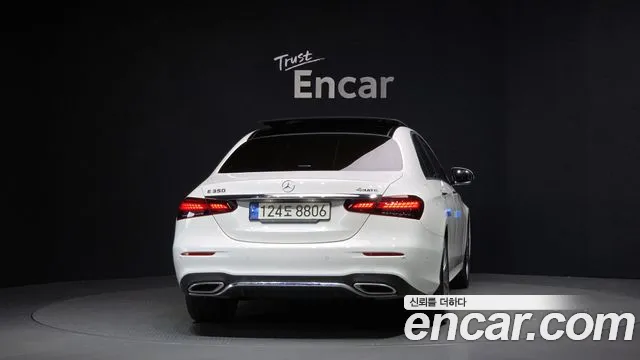 Mercedes-Benz E-Class 2022 — фото 4