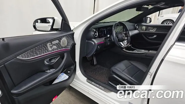 Mercedes-Benz E-Class 2022 — фото 10