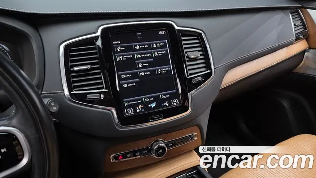 Volvo XC90 2018 — фото 14
