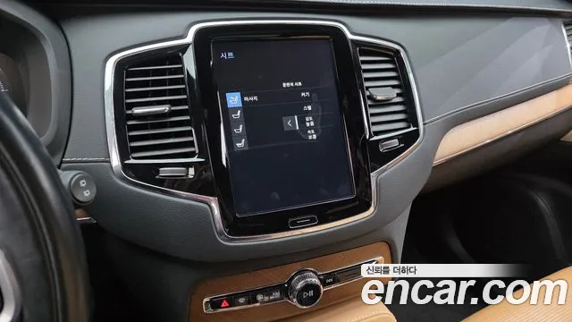 Volvo XC90 2018 — фото 17