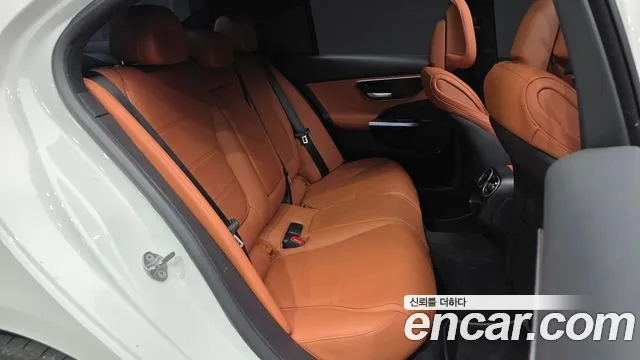 Mercedes-Benz C-Class 2023 — фото 12