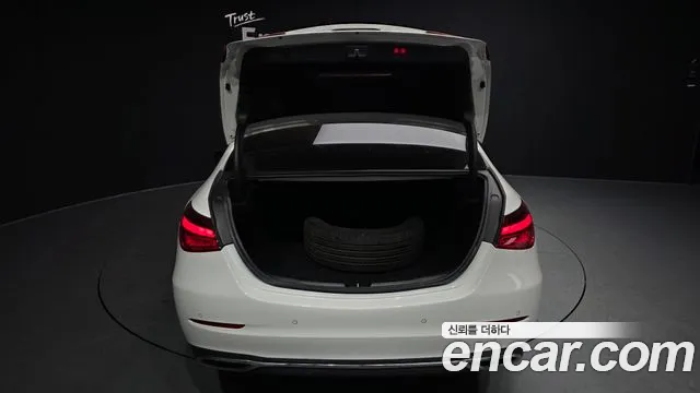 Mercedes-Benz C-Class 2023 — фото 20