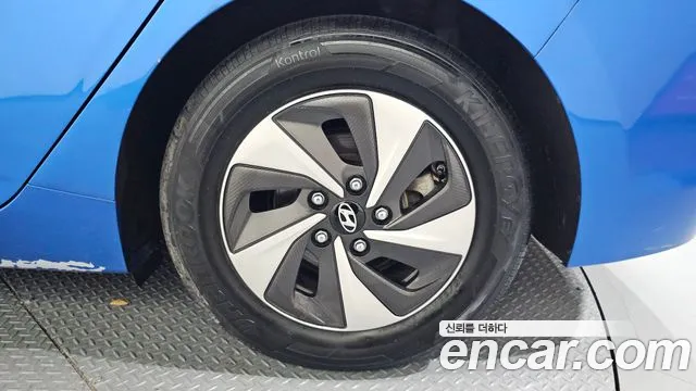 Hyundai Ioniq 2016 — фото 5