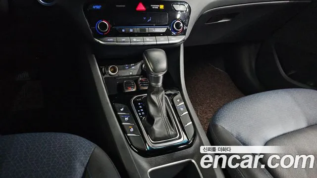 Hyundai Ioniq 2016 — фото 9