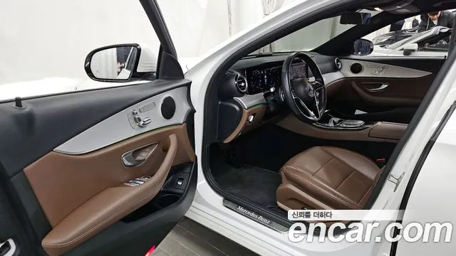 Mercedes-Benz E-Class 2021 — фото 10