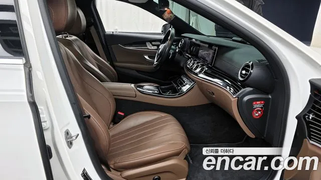 Mercedes-Benz E-Class 2021 — фото 11