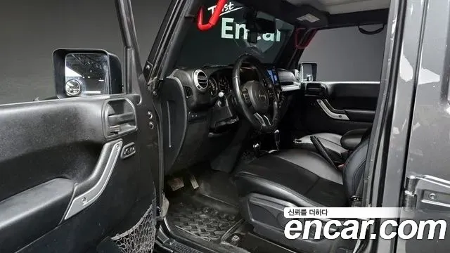 Jeep Wrangler 2016 — фото 11