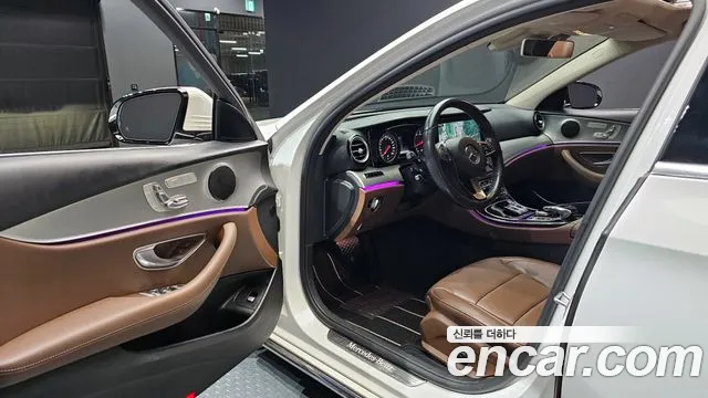 Mercedes-Benz E-Class 2017 — фото 11