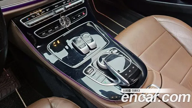 Mercedes-Benz E-Class 2017 — фото 17