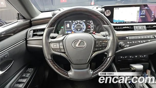 Lexus ES 2019 — фото 13