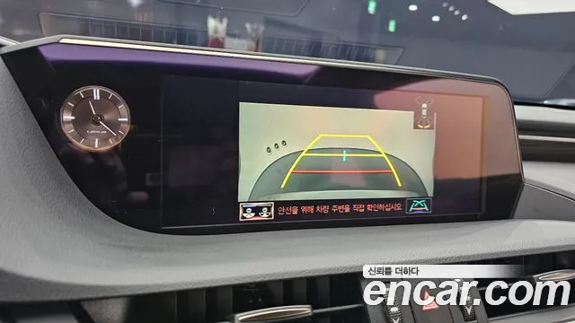 Lexus ES 2019 — фото 16