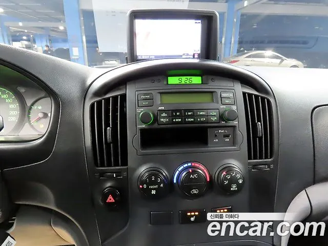 Hyundai Starex 2015 — фото 12