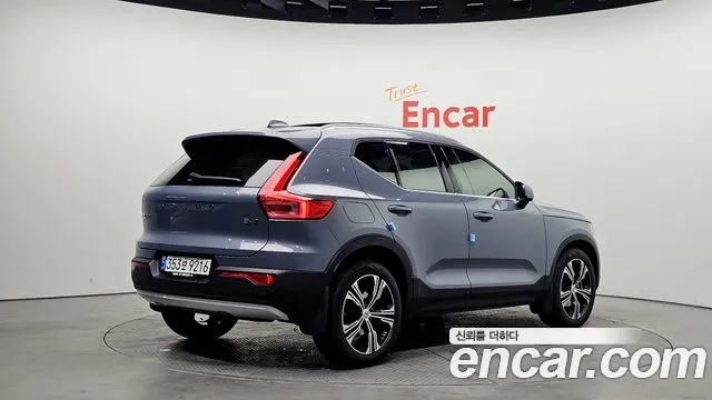 Volvo XC40 2022 — фото 2