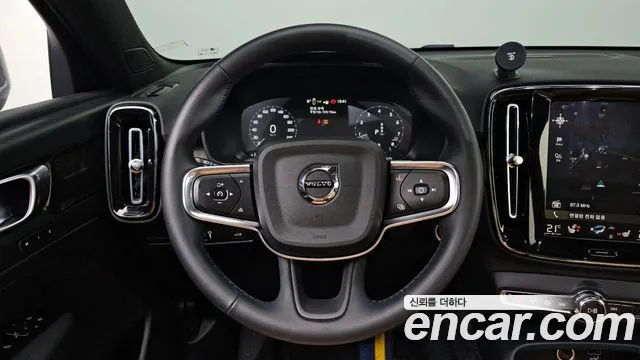 Volvo XC40 2022 — фото 14
