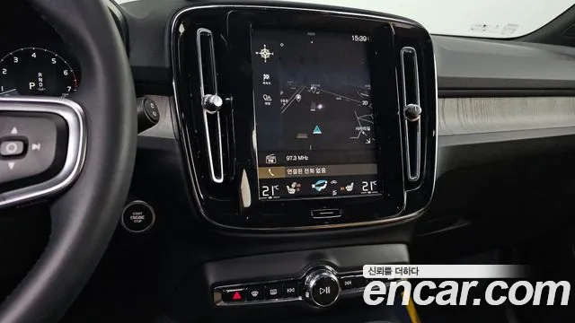 Volvo XC40 2022 — фото 16
