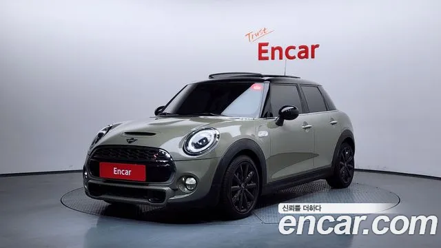 Mini Cooper 2019 — фото 1