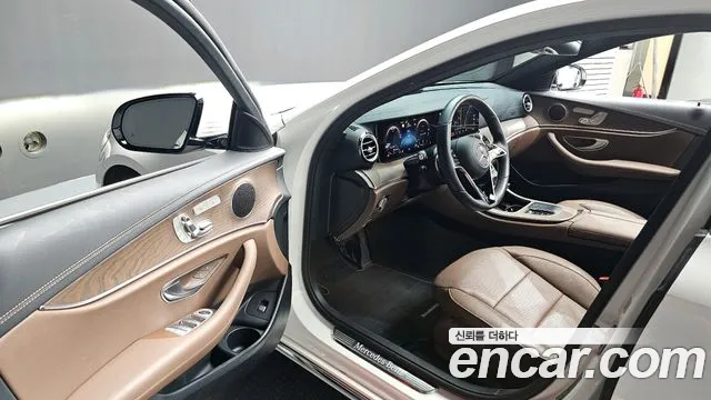 Mercedes-Benz E-Class 2022 — фото 10