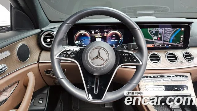 Mercedes-Benz E-Class 2022 — фото 13