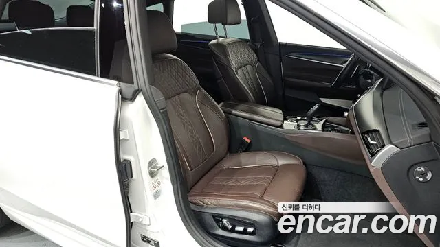 BMW Gran Turismo 2023 — фото 10