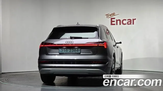Audi e-tron 2021 — фото 4