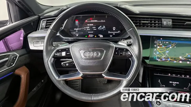 Audi e-tron 2021 — фото 13