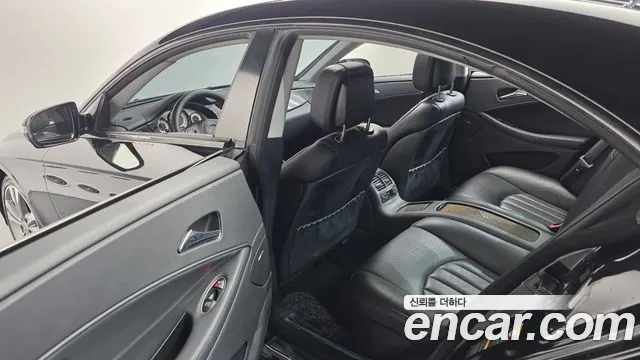 Mercedes-Benz CLS-Class 2010 — фото 17