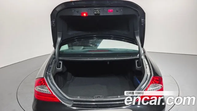 Mercedes-Benz CLS-Class 2010 — фото 20