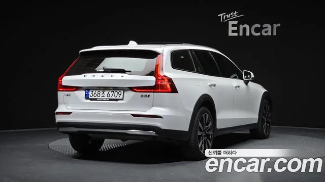 Volvo V60 2023 — фото 2