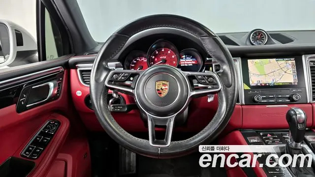 Porsche Macan 2018 — фото 13