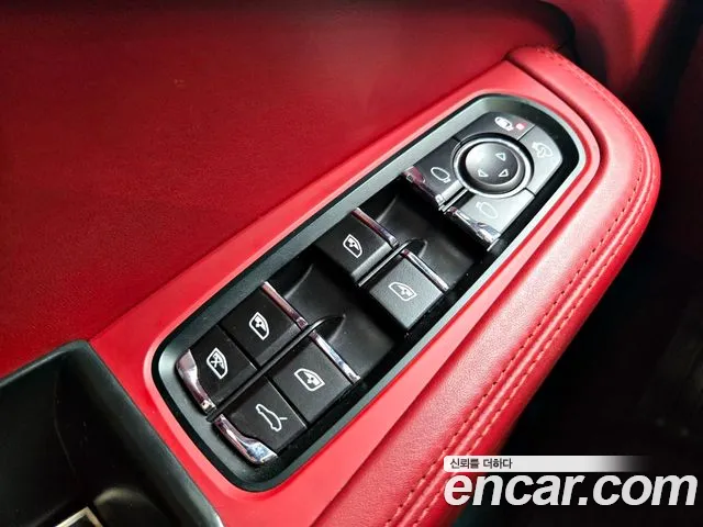 Porsche Macan 2018 — фото 17