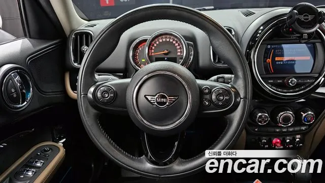 Mini Countryman 2018 — фото 13