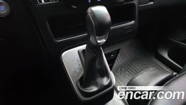Hyundai Staria 2023 — фото 9