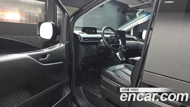 Hyundai Staria 2023 — фото 10