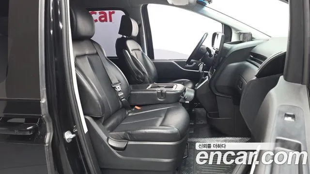 Hyundai Staria 2023 — фото 11