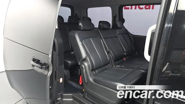 Hyundai Staria 2023 — фото 12