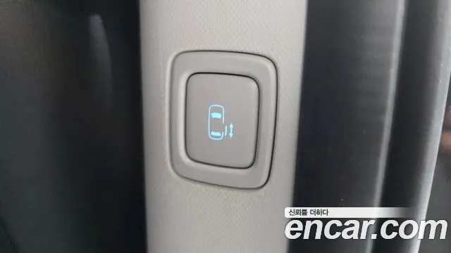Hyundai Staria 2023 — фото 19