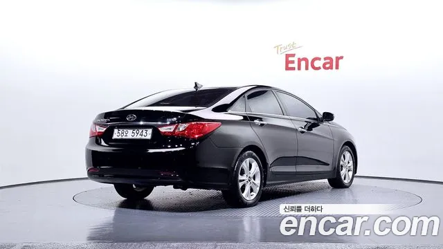 Hyundai Sonata 2010 — фото 2