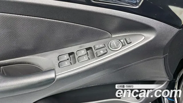 Hyundai Sonata 2010 — фото 17