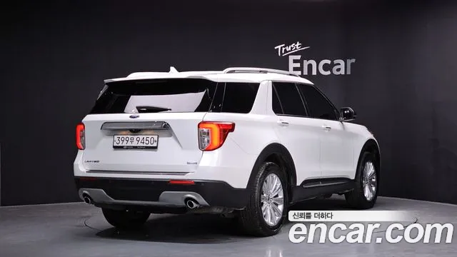 Ford Explorer 2020 — фото 1
