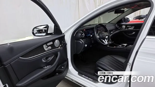 Mercedes-Benz E-Class 2019 — фото 10